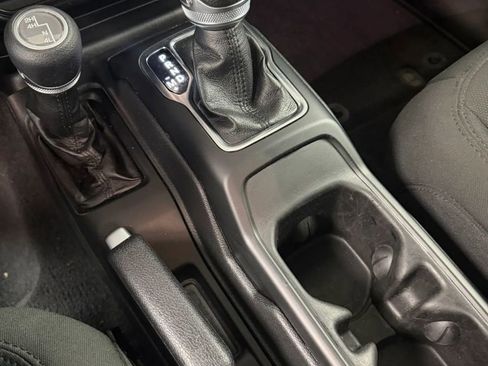 Used 2022 Jeep Wrangler Unlimited Sport AWD/4WD image 21