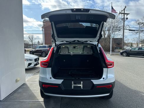 Used 2023 Volvo XC40 B5 Plus w/ Protection Package Premier image 10