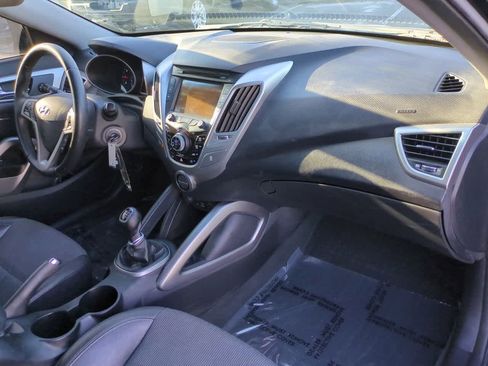 Used 2013 Hyundai Veloster w/ Style Pkg image 14