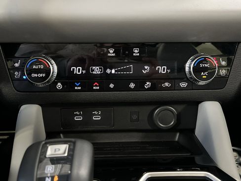 Used 2025 Mitsubishi Outlander SEL image 21