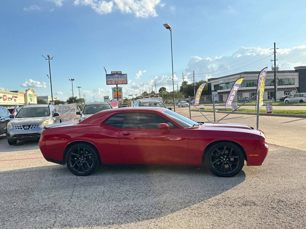 Used 2017 Dodge Challenger R/T Scat Pack w/ Leather Interior Group RWD image 10