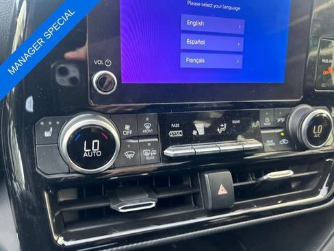 Used 2023 Toyota Highlander XSE FWD image 14
