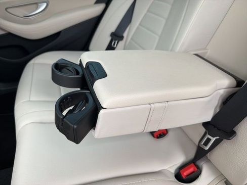 Used 2018 Mercedes-Benz E 400 4MATIC Sedan image 23