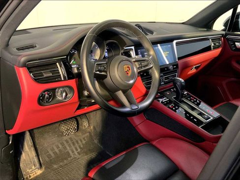 Certified 2023 Porsche Macan S AWD/4WD image 4