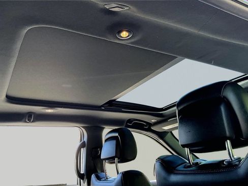 Used 2022 Jeep Grand Cherokee Limited w/ Trailer Tow Group IV image 16