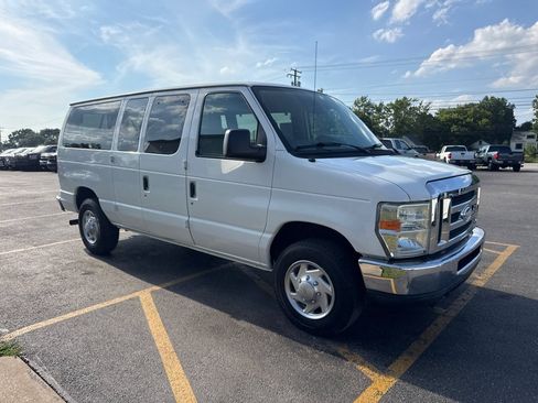 Used 2010 Ford E-350 and Econoline 350 XLT RWD image 4