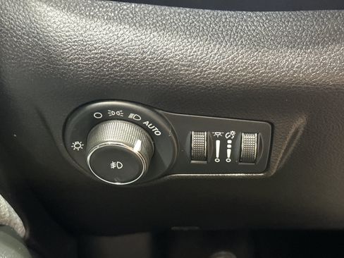 Used 2024 Jeep Compass Latitude AWD/4WD image 31