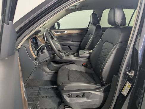 Used 2025 Volkswagen Atlas SE FWD image 12