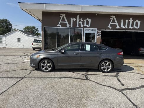 Used 2016 Ford Fusion SE FWD image 6