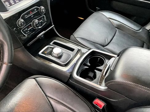 Used 2017 Chrysler 300 C AWD/4WD image 22