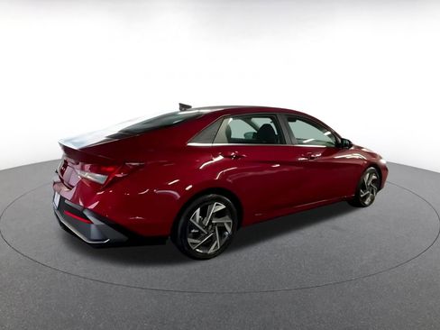 Used 2025 Hyundai Elantra SEL image 12