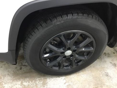 Used 2015 Jeep Cherokee Latitude w/ Cold Weather Group AWD/4WD image 4