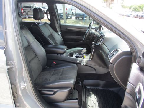 Used 2019 Jeep Grand Cherokee Altitude RWD image 13