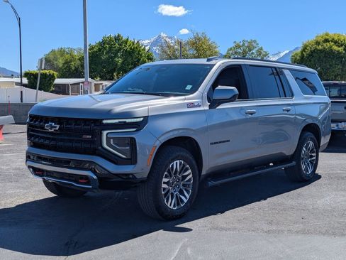 Used 2025 Chevrolet Suburban Z71 AWD/4WD image 9