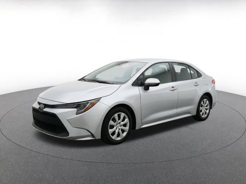 Used 2025 Toyota Corolla LE FWD image 3