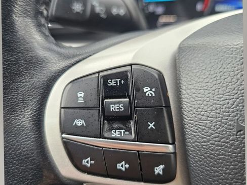 Used 2023 Ford Explorer XLT w/ Equipment Group 202A AWD/4WD image 17