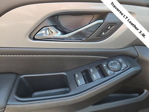 Used 2022 Chevrolet Traverse LT w/ LT Premium Package image 18