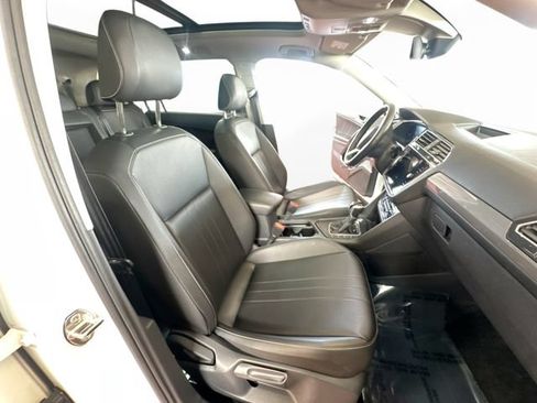 Certified 2023 Volkswagen Tiguan SE w/ Panoramic Sunroof Package FWD image 27