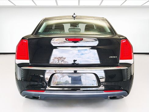 Used 2016 Chrysler 300 Limited image 5