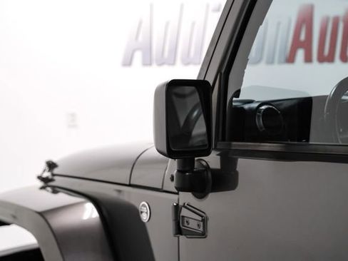 Used 2017 Jeep Wrangler Unlimited Sahara w/ Connectivity Group image 32