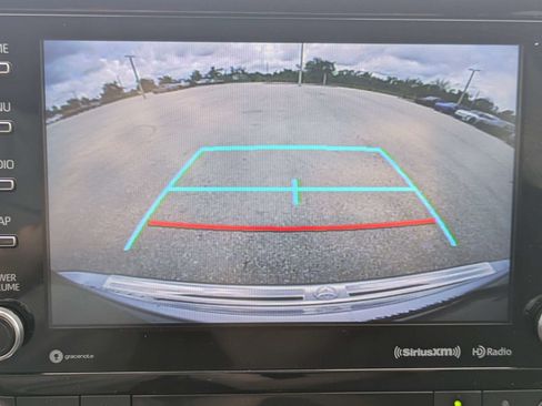 Used 2022 Toyota Highlander LE FWD image 25