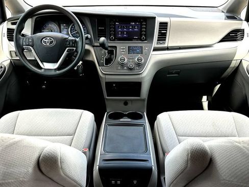 Used 2020 Toyota Sienna LE FWD image 27