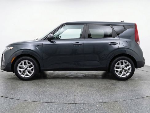 Used 2025 Kia Soul LX w/ LX Technology Package FWD image 5