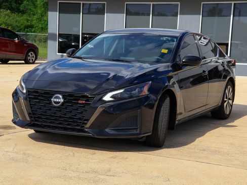 Used 2023 Nissan Altima 2.5 SR FWD image 23