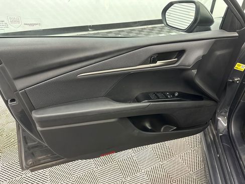 Used 2025 Toyota Camry SE w/ Convenience Package FWD image 11