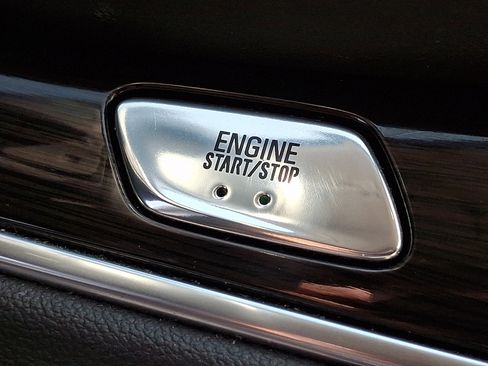 Used 2022 Buick Enclave Essence w/ Sport Touring Edition FWD image 24