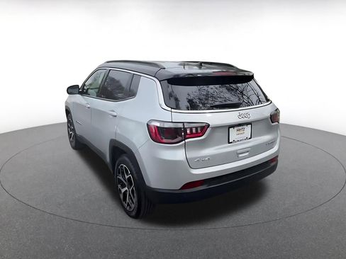 Used 2025 Jeep Compass Limited image 11