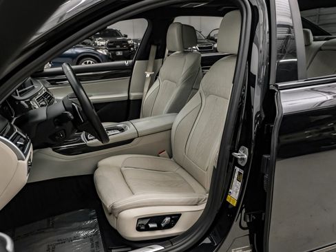 Used 2018 BMW 750i image 30