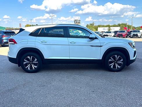 Used 2025 Volkswagen Atlas Cross Sport SE FWD image 5