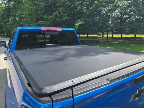 Used 2025 Chevrolet Silverado 1500 ZR2 w/ Technology Package AWD/4WD image 4