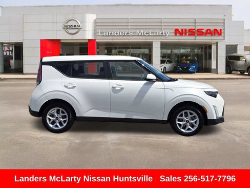 Used 2024 Kia Soul LX w/ Option Group 015 FWD image 2