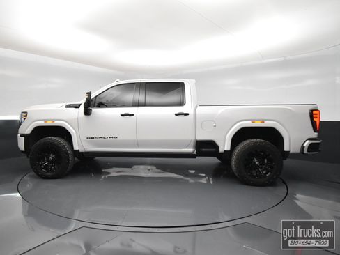 Used 2024 GMC Sierra 2500 Denali Ultimate AWD/4WD image 3