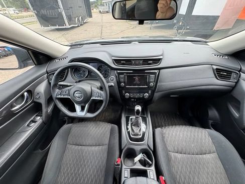 Used 2019 Nissan Rogue SV AWD/4WD image 16