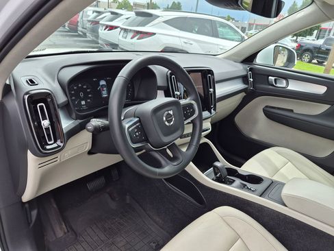 Used 2022 Volvo XC40 T5 Momentum AWD/4WD image 15