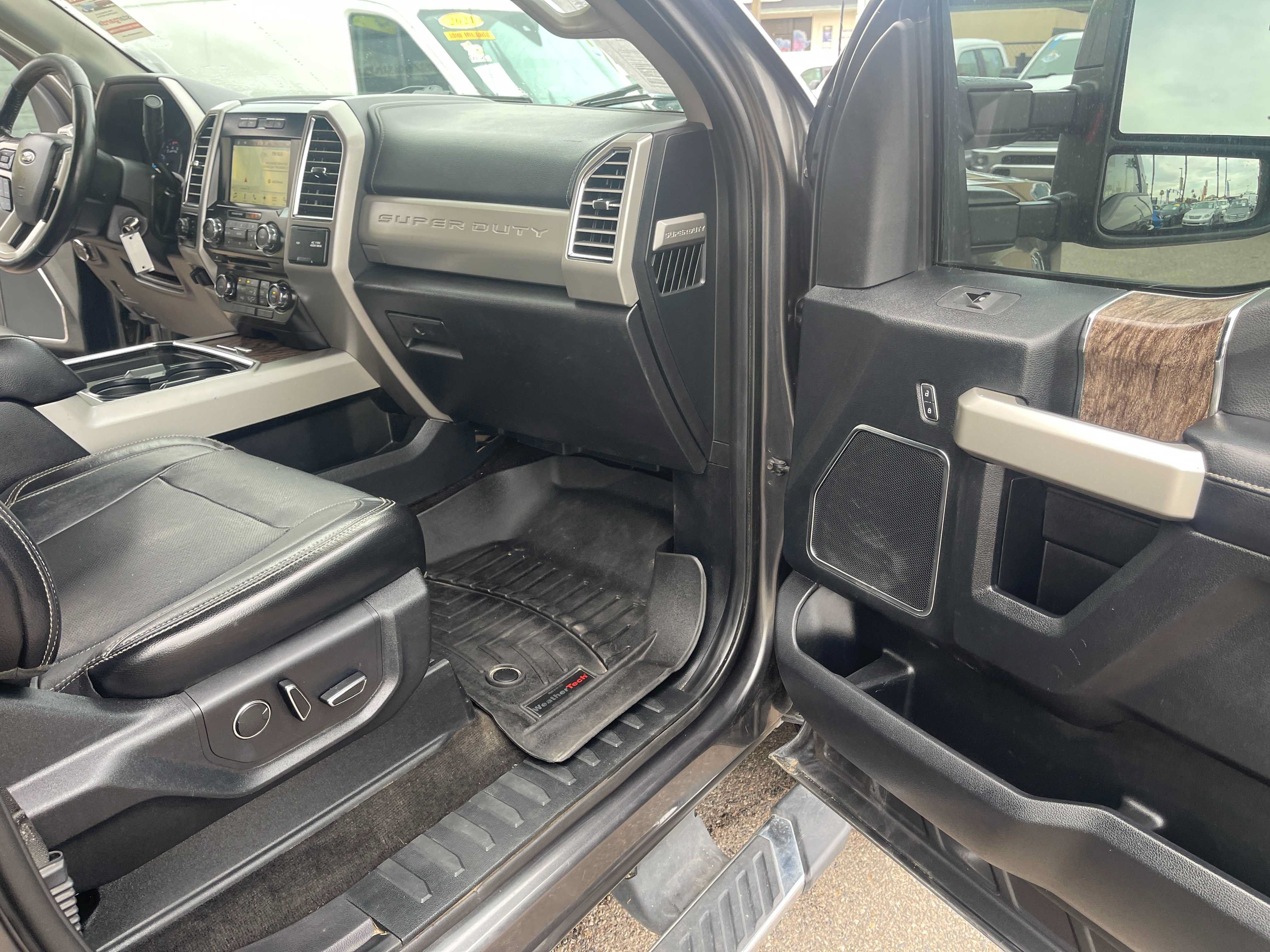 Used 2017 Ford F250 Lariat w/ Lariat Value Package AWD/4WD image 21