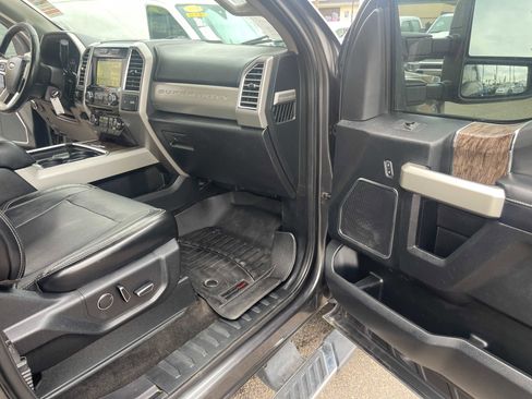 Used 2017 Ford F250 Lariat w/ Lariat Value Package image 21