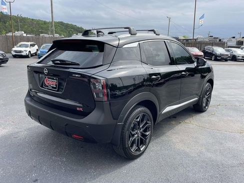 Used 2025 Nissan Kicks SR w/ Illumination Package FWD image 3