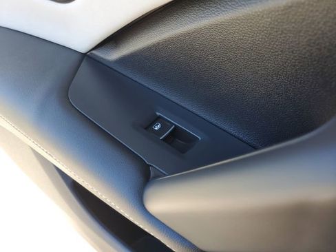 Certified 2025 Volkswagen Tiguan SE w/ Panoramic Sunroof Package AWD/4WD image 14