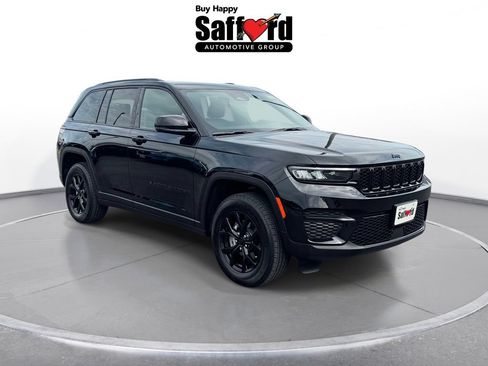 Used 2025 Jeep Grand Cherokee Altitude AWD/4WD image 10