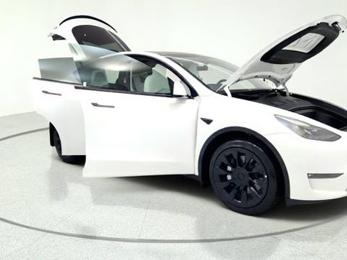 Used 2022 Tesla Model Y Long Range AWD/4WD image 11