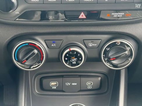 New 2026 Hyundai Venue SE FWD image 18