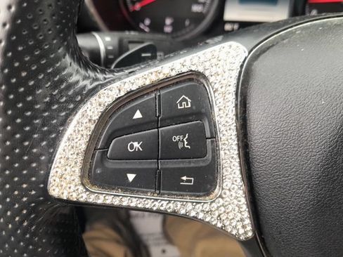 Used 2017 Mercedes-Benz GLC 300 4MATIC image 4