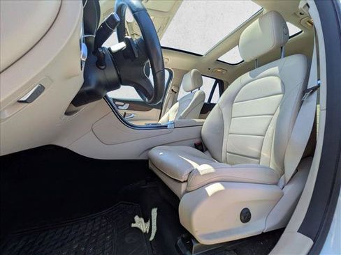 Used 2020 Mercedes-Benz GLC 300 4MATIC image 16