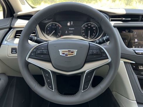 New 2025 Cadillac XT5 Premium Luxury image 11