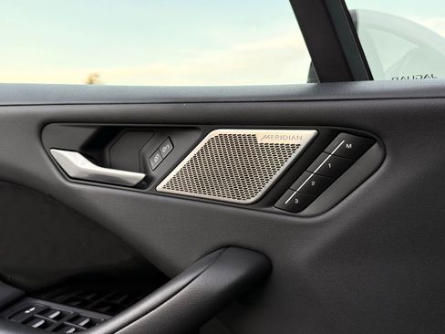 Used 2020 Jaguar I-PACE S image 32