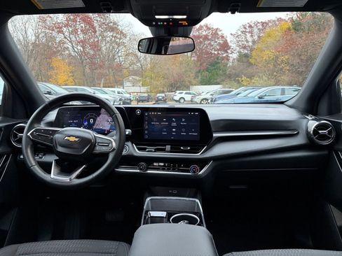 Used 2025 Chevrolet Equinox LT image 32